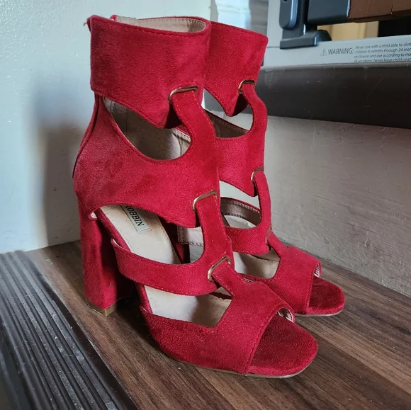 Cape Robbin Red Heels - Picture 2 of 4